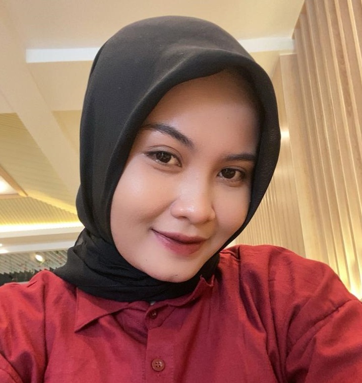 Heni Pebrianti, SE
